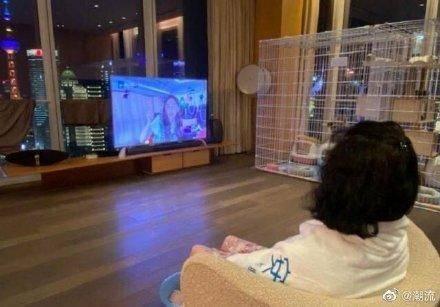 angelababy|Angelababy上海街头回忆童年吃3元拉面，现住千万豪宅