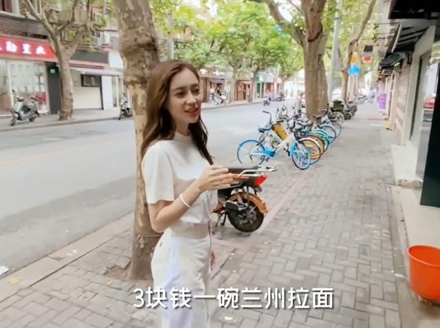 angelababy|Angelababy上海街头回忆童年吃3元拉面，现住千万豪宅