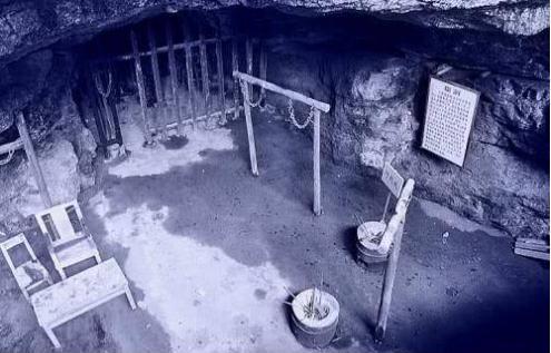 白公馆唯一成功越狱者韩子栋十三年来天天装疯绕着树拼命转圈