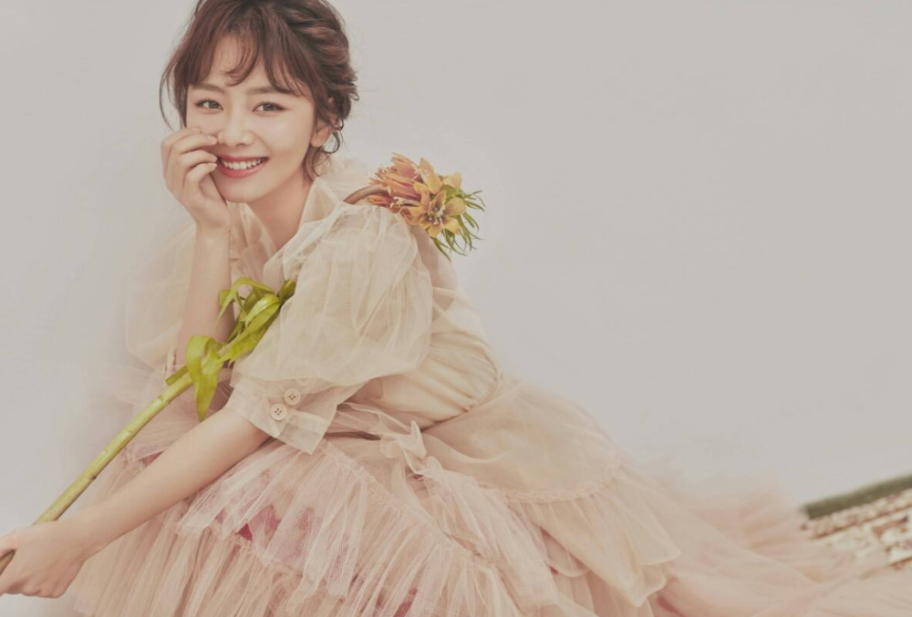 金鹰女神|金鹰女神投票开启，谭松韵断层式领先，被吐槽票数注水