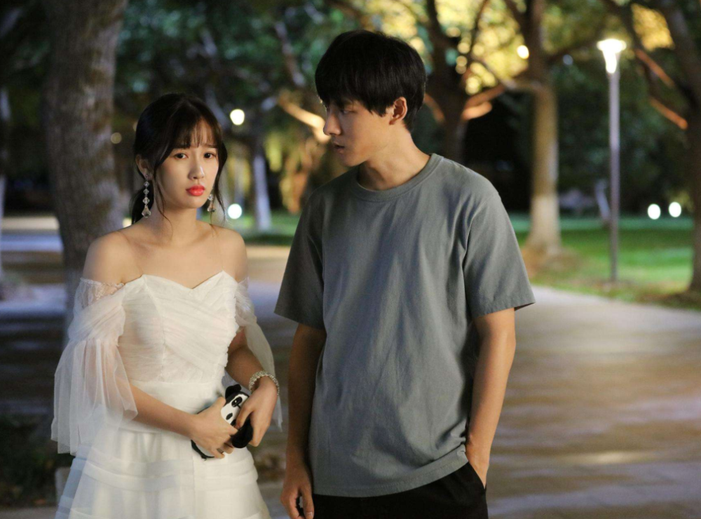 金鹰女神|金鹰女神投票开启，谭松韵断层式领先，被吐槽票数注水