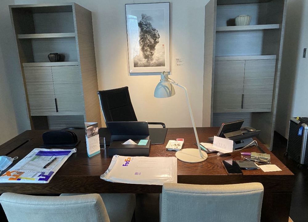 郭碧婷|郭碧婷挺孕肚带婆婆去吃宵夜，晚上12点还在外用餐，精神状态好