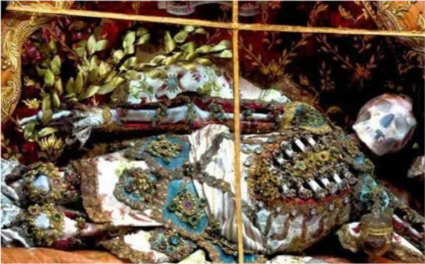 武则天孙女墓被盗打开发现一男子骷髅枯坐墓中已上千年