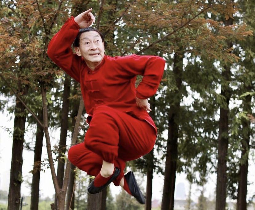 61岁六小龄童再现孙悟空,被指过度消费经典,老艺术家生存不易_腾讯