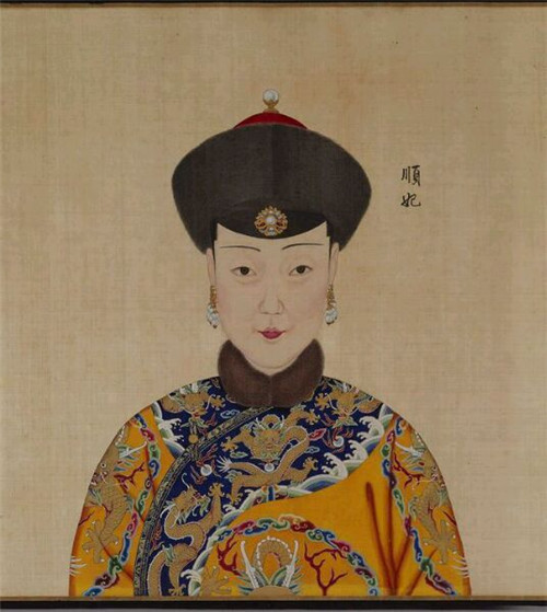 顺妃非常年轻,是孝昭仁皇后的侄孙女,比乾隆足足小了38岁,但她的入宫