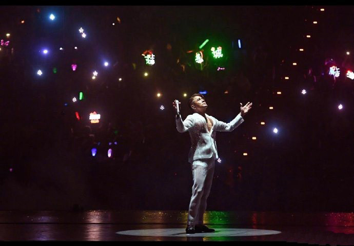 郭富城|郭富城发文庆祝出道30周年，晒过往舞台照表白粉丝：我爱你们