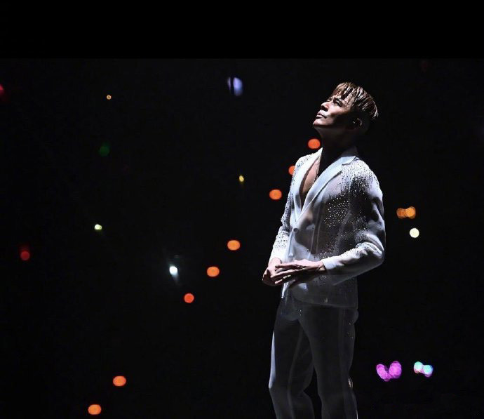 郭富城|郭富城发文庆祝出道30周年，晒过往舞台照表白粉丝：我爱你们