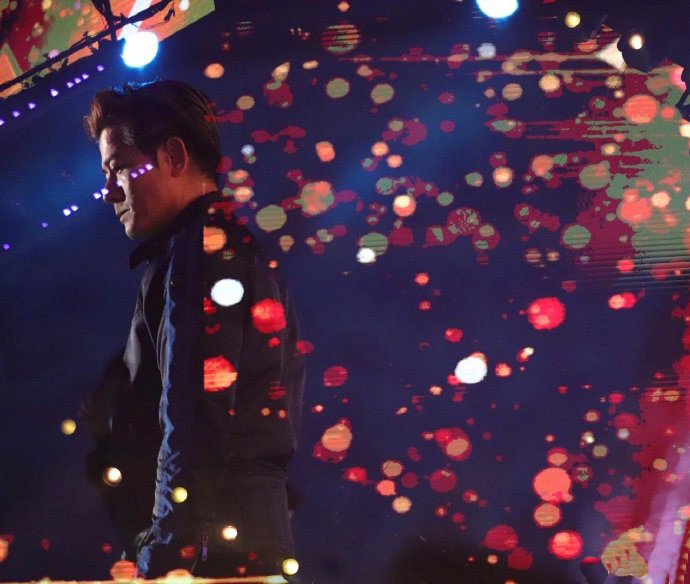 郭富城|郭富城发文庆祝出道30周年，晒过往舞台照表白粉丝：我爱你们