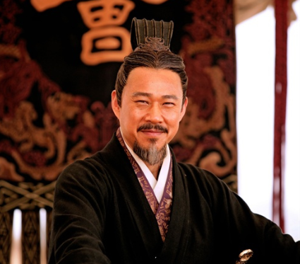 张丰毅单手开豪车64岁老戏骨身体依旧硬朗老夫少妻平凡幸福