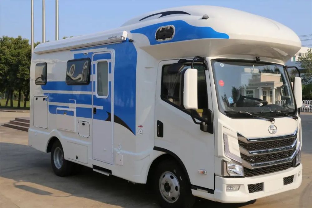 新飞国六自动挡轻卡房车,生活配置一步到位,售价不到30万_腾讯新闻