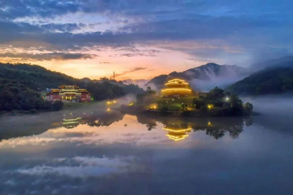 霍山单龙寺鲜花小镇图片