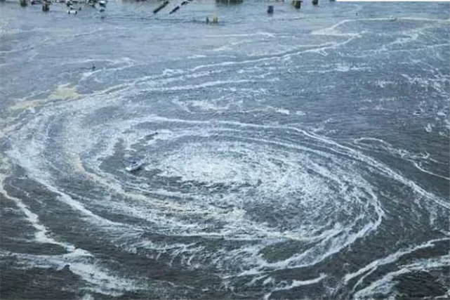 曾表示,日本列岛绝大部分正在以每年10厘米的速度向马里亚纳海沟移动