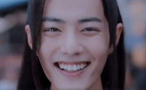 肖战|“冻龄”都是骗人，台下肖战的真实模样曝光，满脸皱纹憔悴像大叔