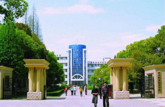 2002年7月,经安徽省人民政府批准,学院由池州师范学校,池州农业学校