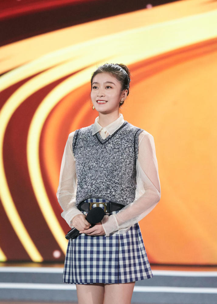 金鸡百花电影节|张雪迎时尚亮相金鸡百花电影节 与卢奇刘劲诗朗诵收获多
