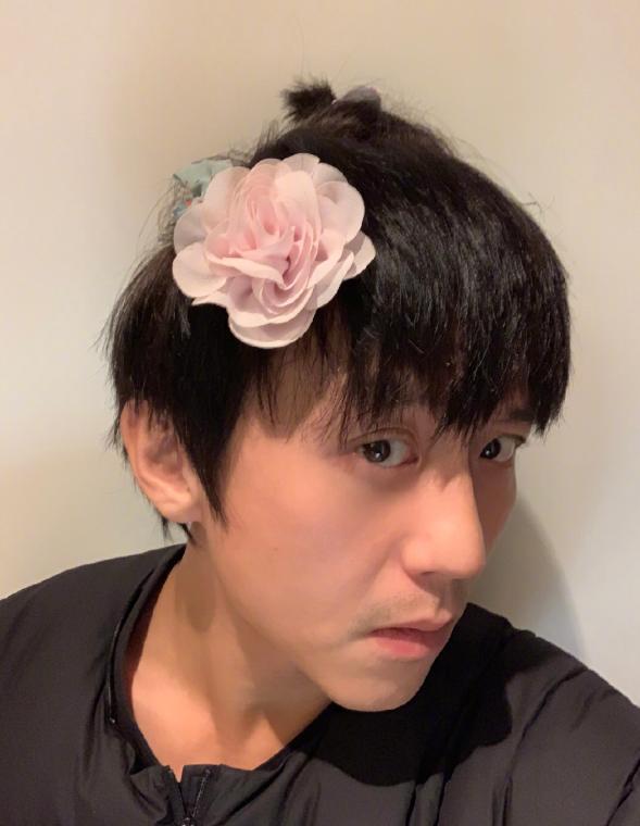 孙俪|邓超“凑合”为孙俪准备生日礼物，遭网友恶搞，场面一时难以控制