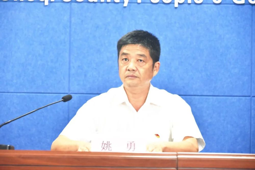 桥头镇党委书记姚勇通报了该镇脱贫攻坚工作相关情况,党委副书记