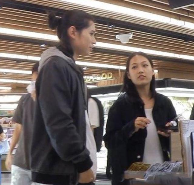 霍英东|霍英东二房孙女晒孕肚宣布喜讯，曾挺巨肚和霍启刚一起送霍老太出殡