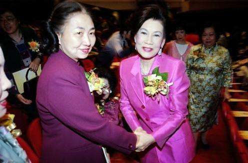 冯坚妮到底有多漂亮嫁过人生过子霍英东还不顾母亲反对娶了她