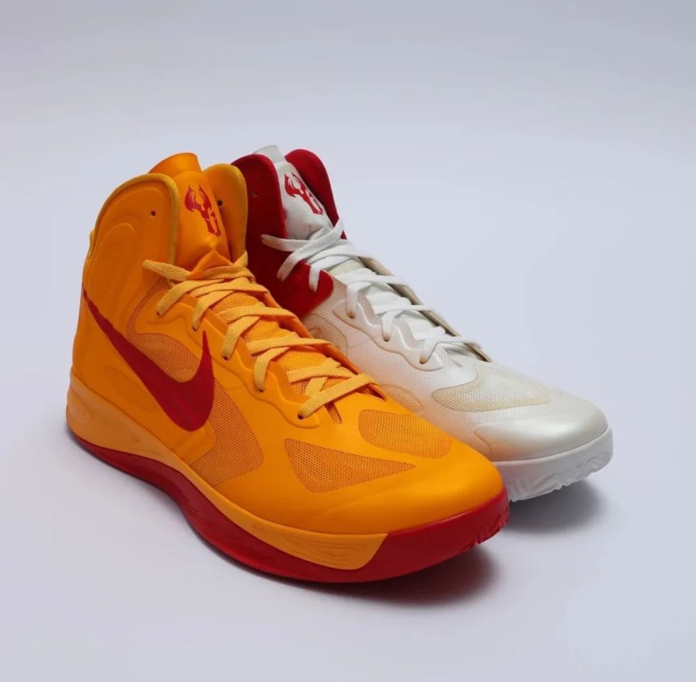 【保利拍卖十五周年】易建联 球员专属球鞋收藏_腾讯新闻