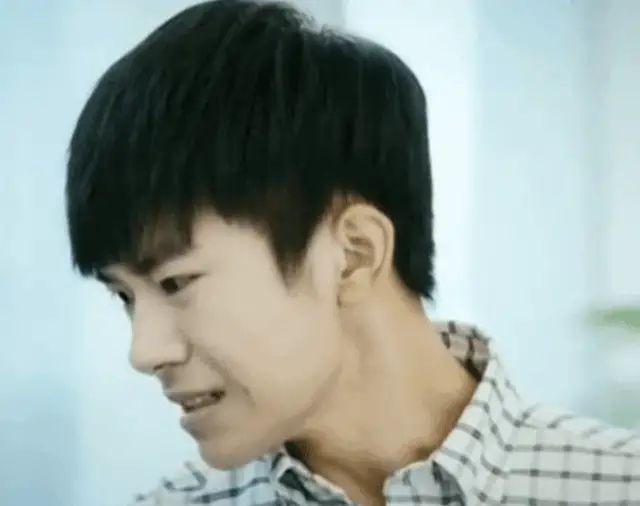 易烊千玺|易烊千玺被男演员呼巴掌，现场真打让眼睛都睁不开，细节让人叫好