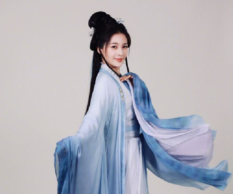 迪丽热巴|迪丽热巴被赵樱子碾压并不意外，虽只相差两岁，但美却天壤之别