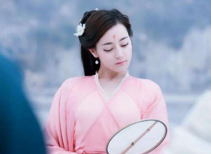 迪丽热巴|迪丽热巴被赵樱子碾压并不意外，虽只相差两岁，但美却天壤之别