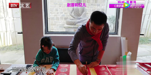 新闻联播|《新闻联播》女主播郑丽首次亮相，前同事赵普发微博否认是她老公