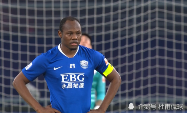 重庆队在场上1-0领先石家庄永昌,古特比的球队在开场就遭遇了重大打击