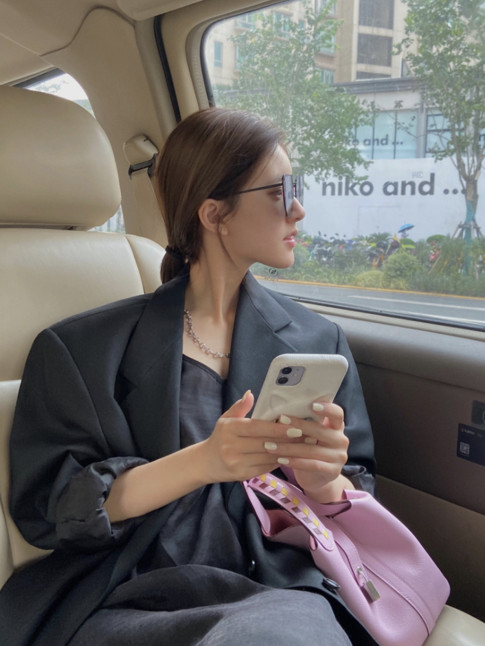 入秋的第一波美甲宋妍霏先安排上了