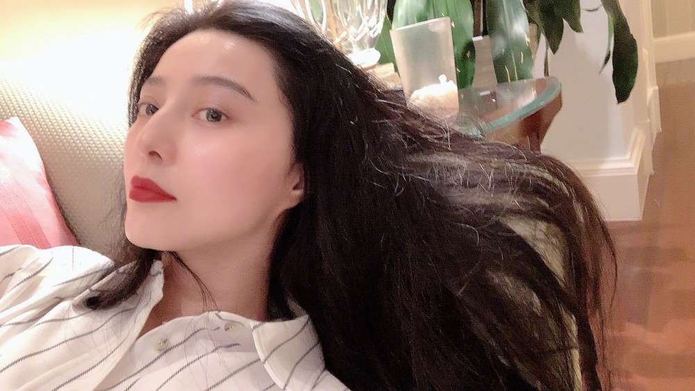 范冰冰|范冰冰晒热乎美照，罕见露出耳朵，耳垂形状好怪异