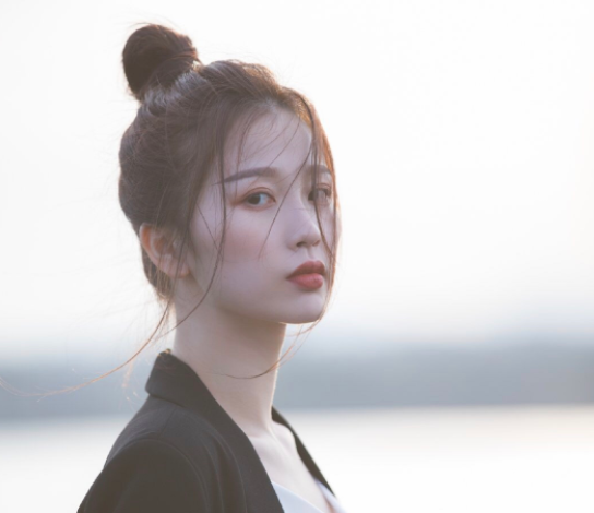 谭松韵|芒果台亲女儿已换人，零代表作却与谭松韵争排名，越来越没底线