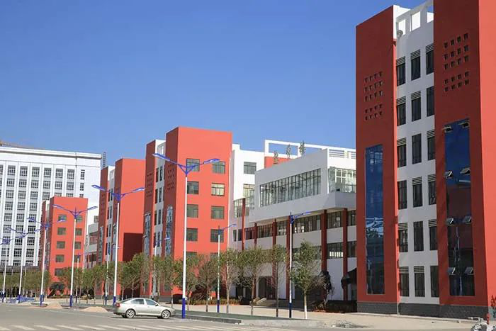 目前,五华区属11所公办中学中,省一级高中3所,省示范初中1所,7所二级