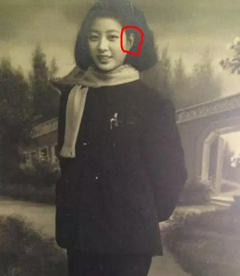 范冰冰|范冰冰晒热乎美照，罕见露出耳朵，耳垂形状好怪异