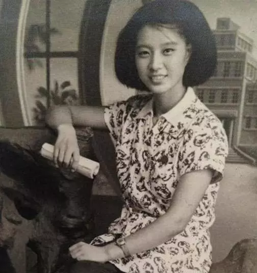 范冰冰|范冰冰晒热乎美照，罕见露出耳朵，耳垂形状好怪异
