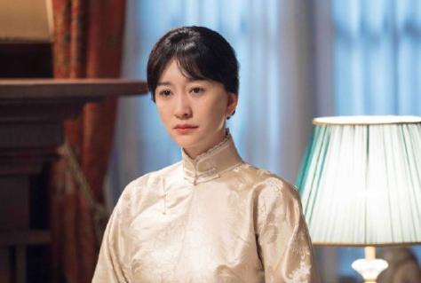 李小冉|脱下中老年扮相后，44岁李小冉晒素颜照，皮肤白皙状态清新可人