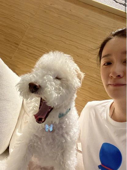 李小冉|脱下中老年扮相后，44岁李小冉晒素颜照，皮肤白皙状态清新可人