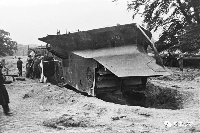 勤学向上之星军营挖通装甲车丘吉尔二战