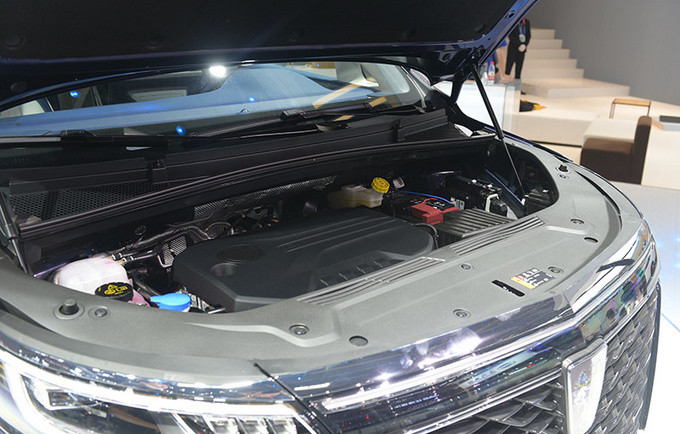 荣威imax8|气场甚至比埃尔法还强/还有电动小吧台 荣威iMAX8北京车展抢先看