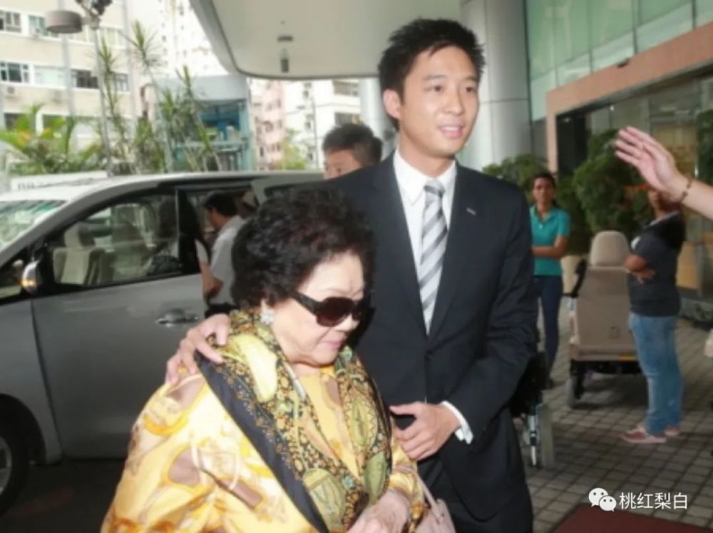 吕燕妮|全香港富豪原配太太里，凭啥她是命最好的那一个？