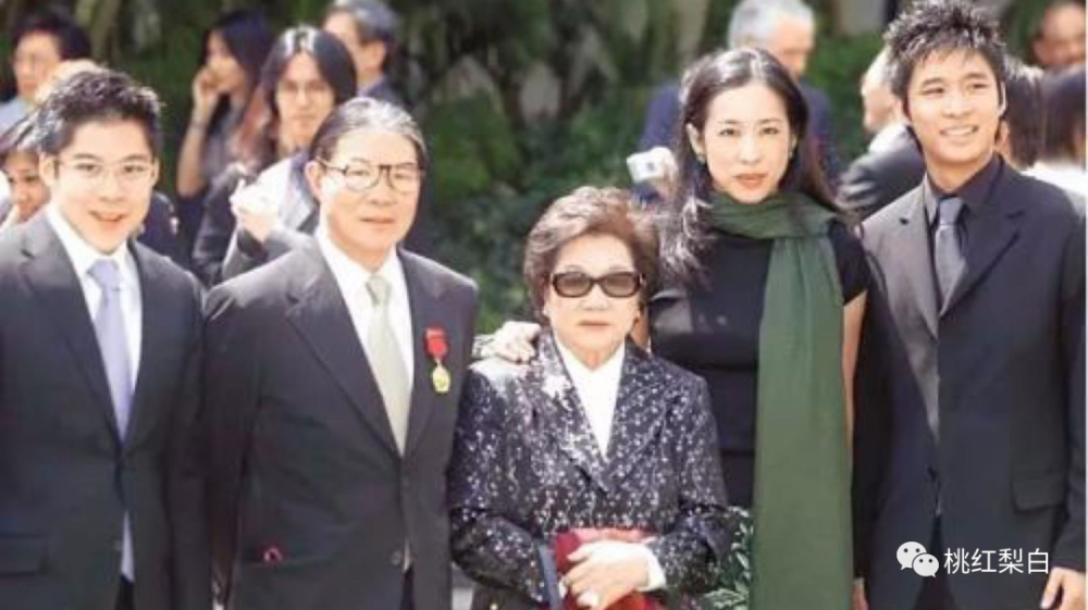 吕燕妮|全香港富豪原配太太里，凭啥她是命最好的那一个？