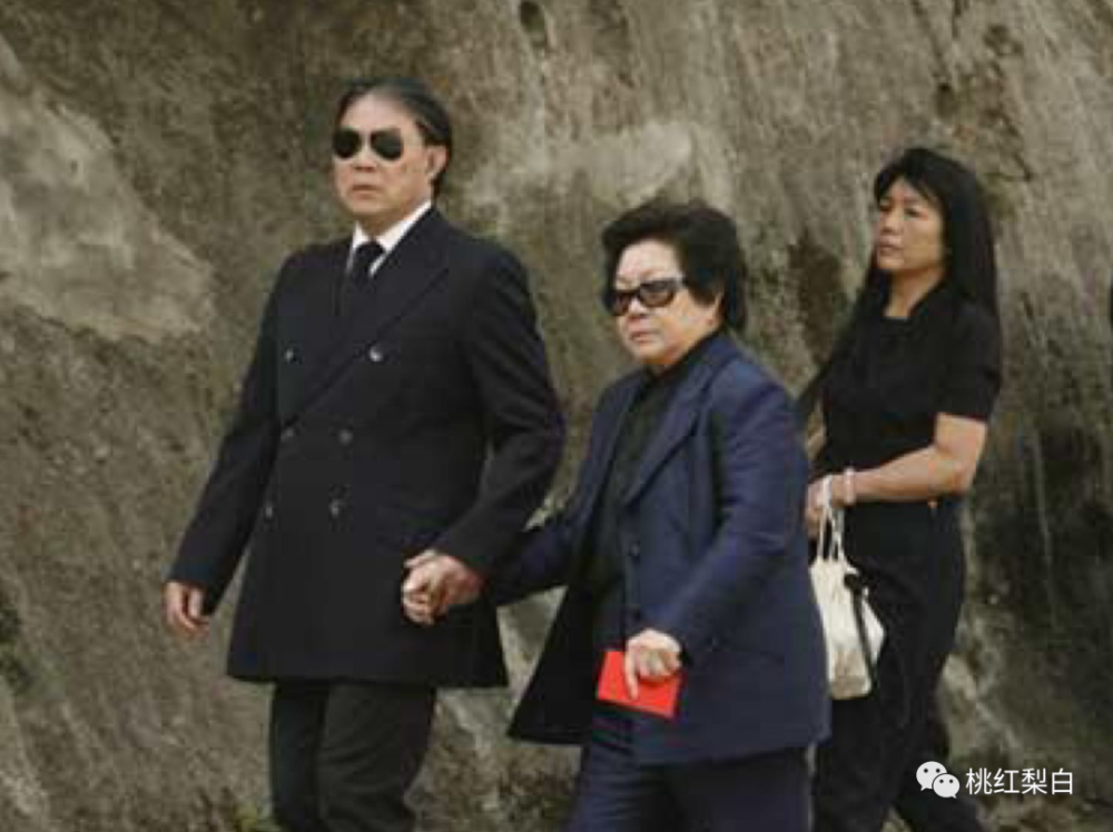 吕燕妮|全香港富豪原配太太里，凭啥她是命最好的那一个？