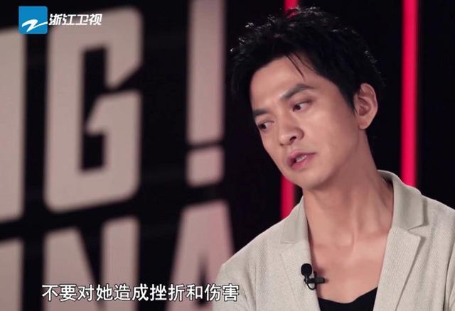 李宇春|《好声音》李宇春关键时刻出现口误，全程都很紧张，李健暖心安慰