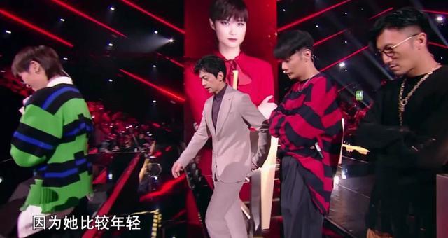 李宇春|《好声音》李宇春关键时刻出现口误，全程都很紧张，李健暖心安慰