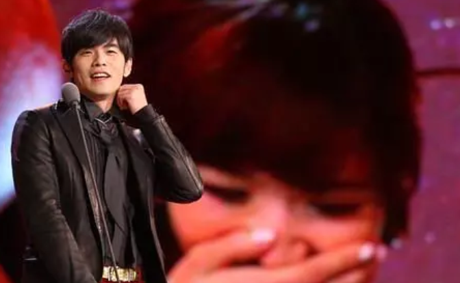 昆凌|没想到2020的今天，我还能因为昆凌吃上周侯恋的过期糖