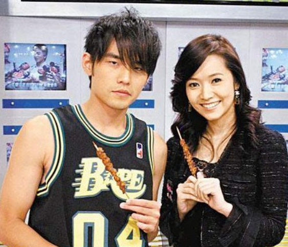 昆凌|没想到2020的今天，我还能因为昆凌吃上周侯恋的过期糖