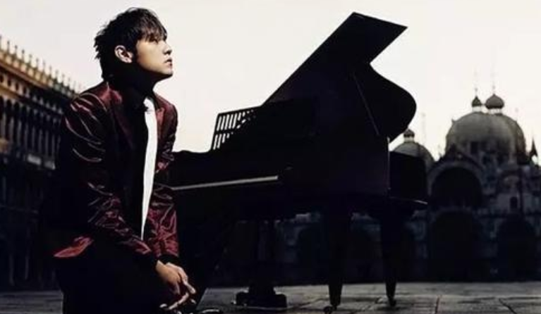 昆凌|没想到2020的今天，我还能因为昆凌吃上周侯恋的过期糖