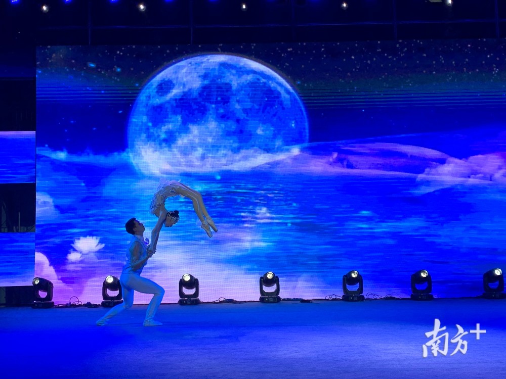 艺术团|“今晚真开心，明天干活更有劲！” 广东工人艺术团走进腾讯广州总部