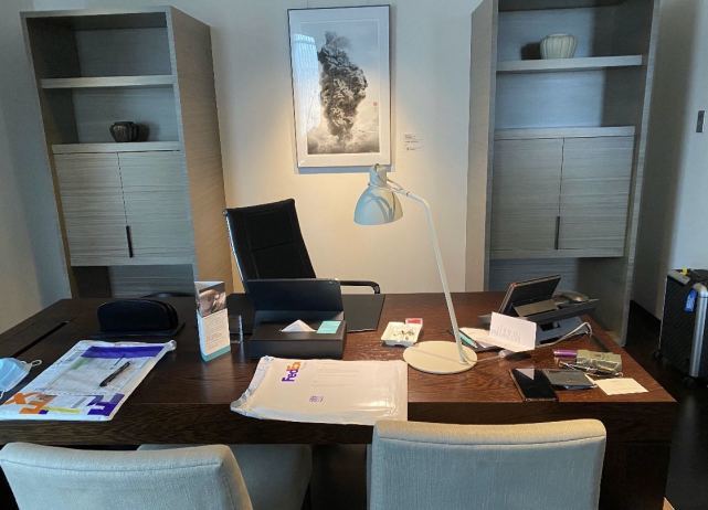 郭碧婷|郭碧婷挺孕肚带婆婆吃宵夜，晚上12点还在外用餐，临产前状态好