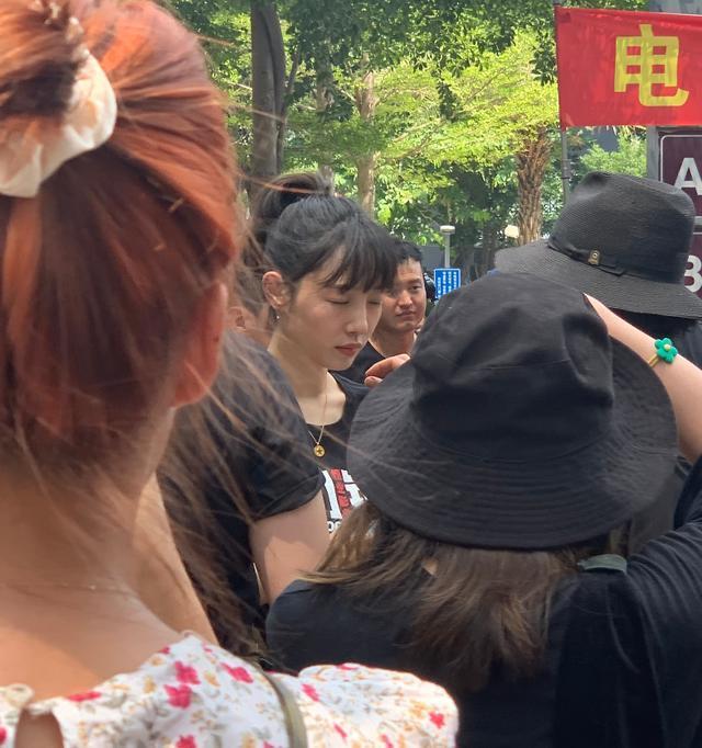 白百何|离婚近况大不同！白百何通宵拍戏辛苦养娃，陈羽凡发福恋爱两不误